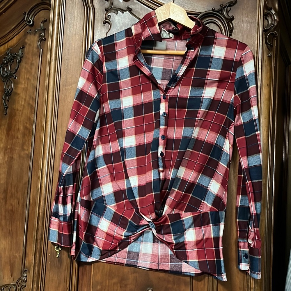 Woman’s size Small plaid long sleeve 3/4 button up top